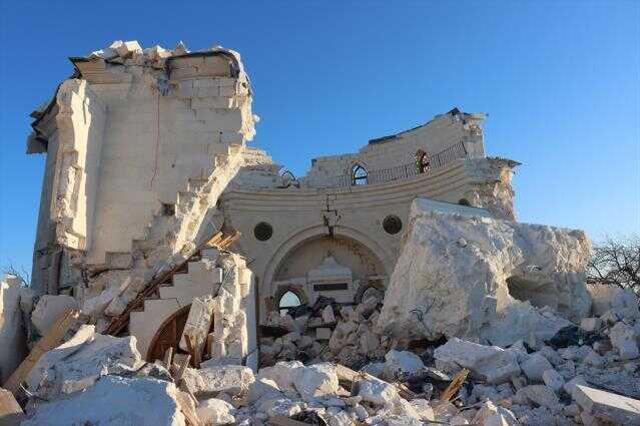 Depremin en çok vurduğu Nurdağı'nda Hazreti Ukkaşe Türbesi de yıkıldı