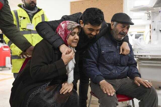 261 saat sonra enkazdan çıkarılan şahsa ilk iş, deprem günü doğan bebeğinin fotoğrafını gösterdiler