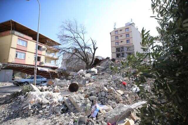 7.6'lık depremin en net görüntüleri ortaya çıktı! Koca koca binalar böyle yerle bir oldu