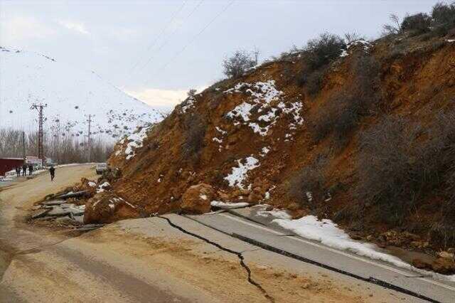 Depremde en büyük yer değiştirme Ekinözü'nde oldu