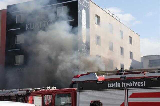 İzmir'de kozmetik mağazasının deposunda yangın: 2 ölü (2)