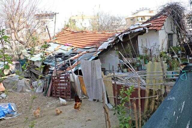 Antalya'da eğik evlerde diken üstünde yaşam