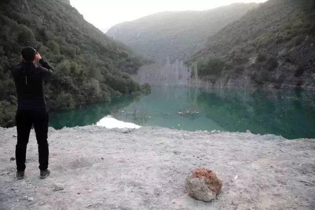 Depremde dağ dağa kavuştu, doğal göl oluştu