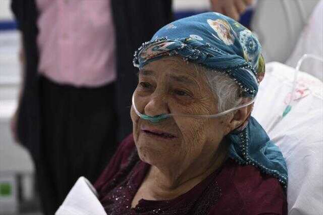65 yıllık eşini enkaz altından kurtaran yaşlı adam o anları anlattı: 'Ölürsem öleyim, onu almadan olmaz' dedim