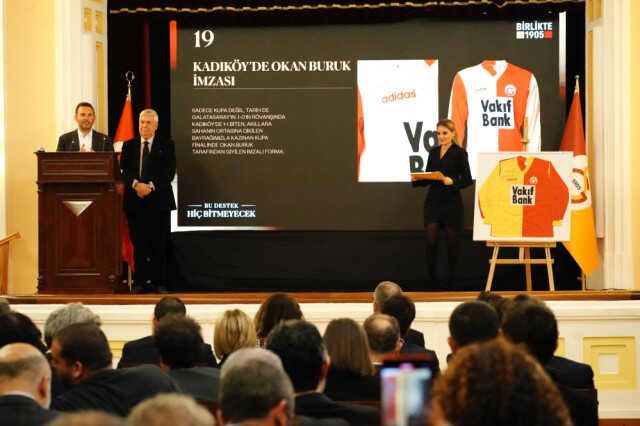 Galatasaray'da tarihi gece! Depremzedeler için yapılan müzayedede 17 milyon 780 bin lira toplandı