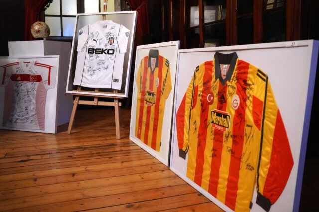Galatasaray'da tarihi gece! Depremzedeler için yapılan müzayedede 17 milyon 780 bin lira toplandı