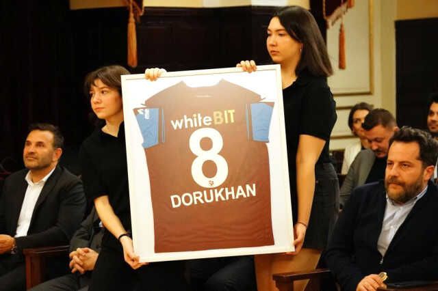 Galatasaray'da tarihi gece! Depremzedeler için yapılan müzayedede 17 milyon 780 bin lira toplandı
