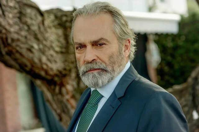 Sahnede fenalaşan Haluk Bilginer hastaneye kaldırıldı