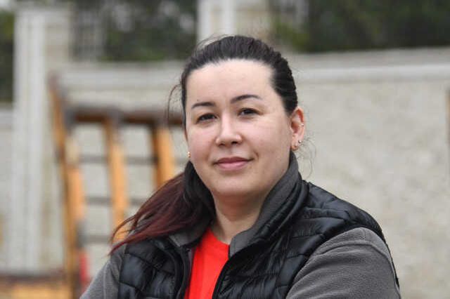 GÜRÜLTÜ YAPAN KOMŞULARINA KIZDI, 'DAHA KÖTÜ İNSANLARA SATILIKTIR' YAZISI ASIP EVİNİ SATIŞA ÇIKARDI