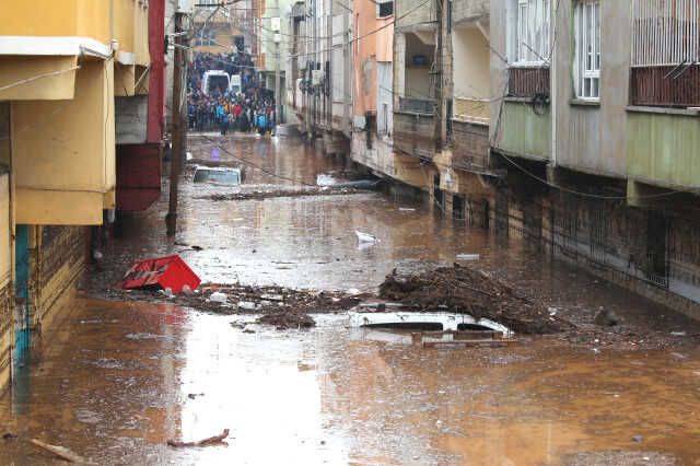 Son Dakika: Şanlıurfa'da alt geçitte bir kişinin daha cansız bedenine ulaşıldı, sel felaketinde hayatını kaybedenlerin sayısı 16'ya yükseldi