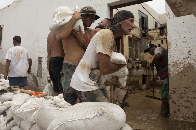 Yaku Kasırgası Peru'da Hayatı Felç Etti