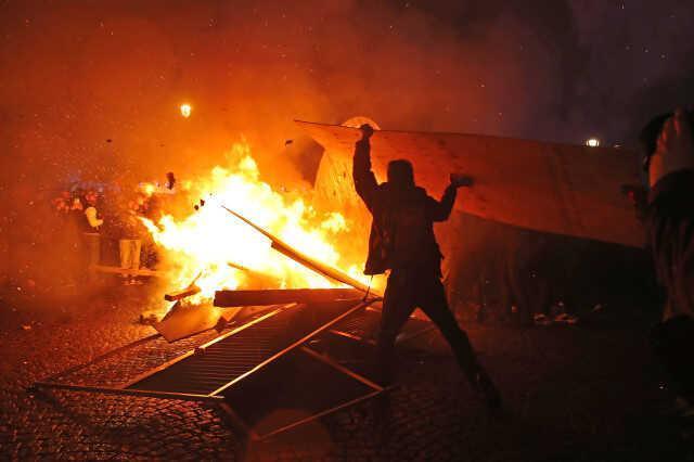 Paris'te emeklilik reformu karşıtı gösterilerde gözaltına alınanların sayısı 243'e ulaştı