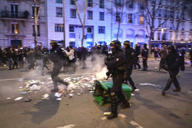 Milyonların katılacağı büyük protesto öncesi tansiyon yüksek! Polis göstericilere önce küfür etti sonra şiddet uyguladı