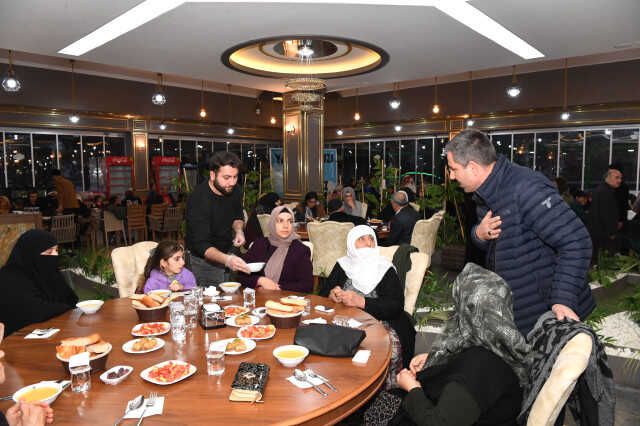 Başkan Asya, ilk iftarı depremzedelerle birlikte yaptı