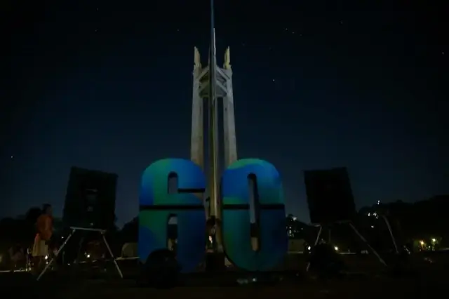 Dünyadaki Simgesel Yapılar Dünya Saati Etkinliği Kapsamında Karanlığa Gömüldü