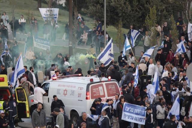 İsrail'de Netanyahu'ya geri adım attıran göstericiler ve talepleri tartışılıyor