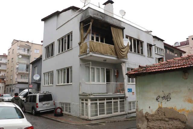 Minik Zeynep'i boğarak öldüren anne evi ateşe vermiş