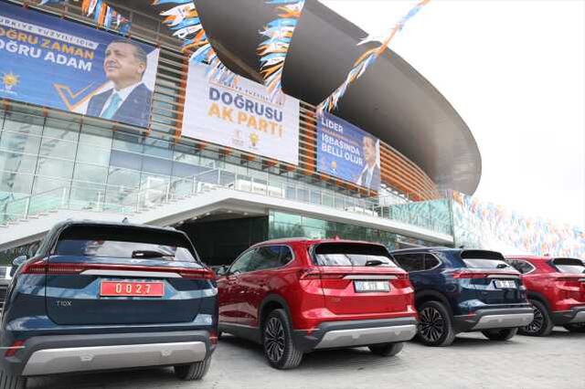 Kabine üyeleri, Ankara Spor Salonu'na Togg ile geldi