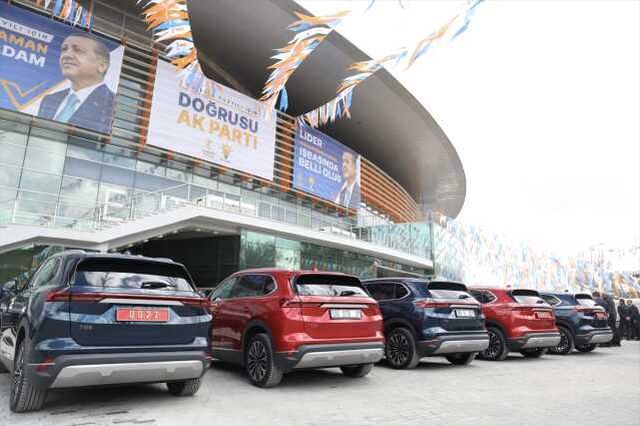 Kabine üyeleri, Ankara Spor Salonu'na Togg ile geldi