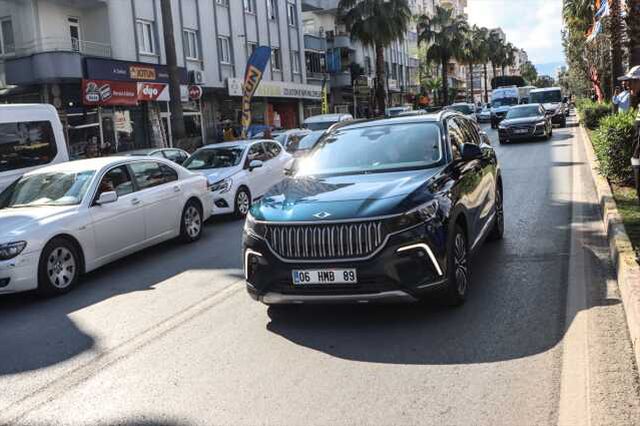 Hazine ve Maliye Bakanı Nebati, Togg'u kullanarak Adana'dan Mersin'e gitti
