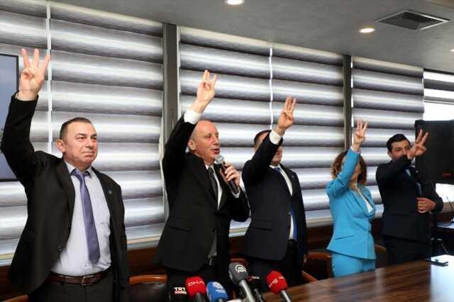 Muharrem İnce, partisinin selamlama işaretini tanıttı! İşte anlamı