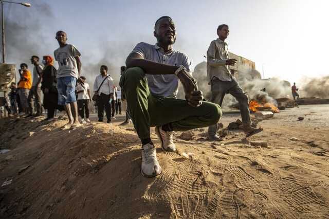 Son Dakika: Çıkan çatışmalarda 180'den kişinin hayatını kaybettiği Sudan'da ordu ile Hızlı Destek Kuvvetleri arasında 24 saatlik ateşkes ilan edildi