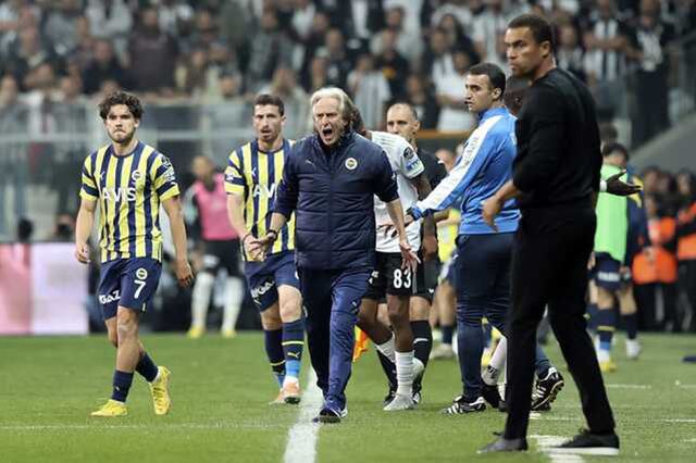 Takımı etrafına toplayan Jorge Jesus, Başakşehir maçı öncesi futbolcularına tek şart koştu