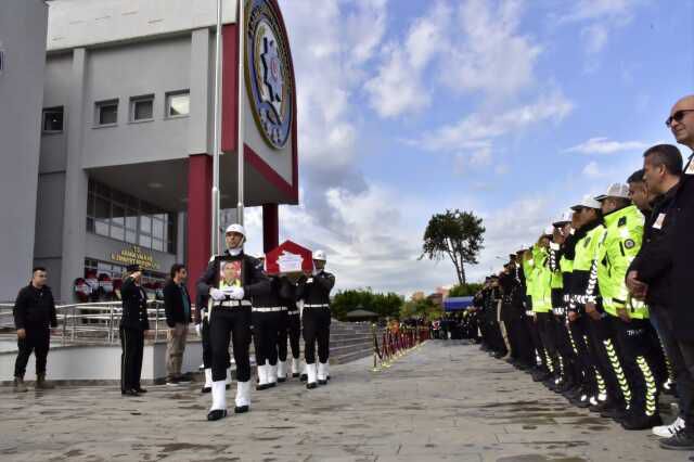 Trafik kazasına müdahale eden polis, iki aracın çarpması sonucu şehit düştü