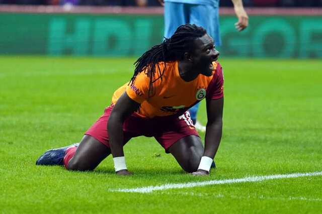 Galatasaray, Gomis'ten haber bekliyor! Futbolu bırakırsa yeni işi hazır