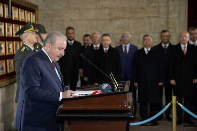Devlet erkanı 23 Nisan için Ata'nın huzurunda! İşte Şentop'un Anıtkabir defterine düştüğü not