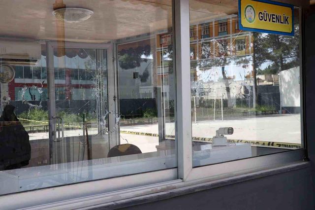Okul idaresiyle tartışan öğrenci silahla okulu bastı: 3 yaralı
