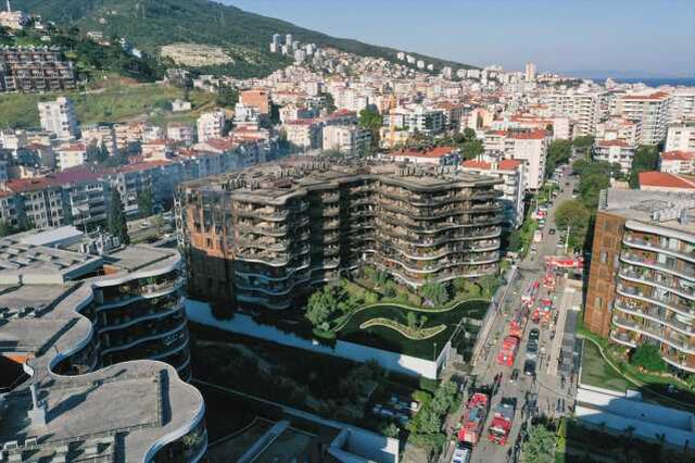 İzmir Narlıdere'deki site yangınının acı yüzü gün aydınlanınca ortaya çıktı