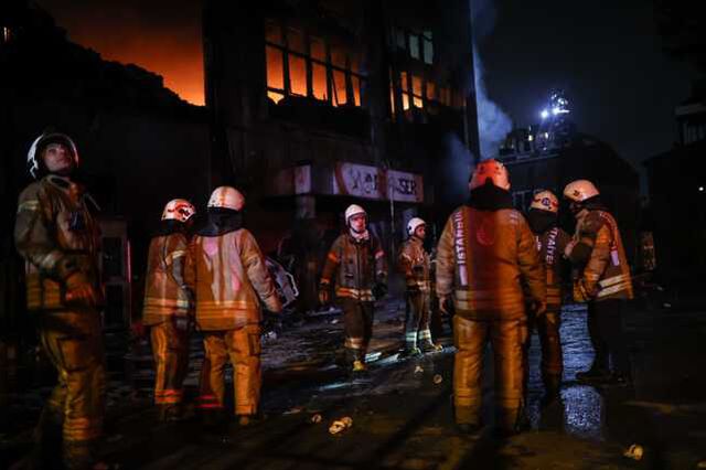Küçükçekmece'de halı imalathanesindeki yangın 46 saatte kontrol altına alınabildi