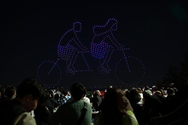 2023 Seul Festivali'ndeki Drone'lu Işık Gösterisi İzleyenleri Büyüledi
