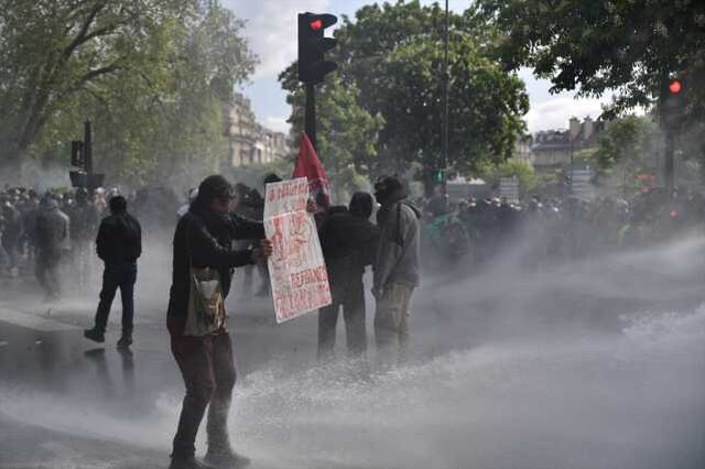 Fransa'daki olaylı 1 Mayıs gösterilerinde gözaltı sayısı 291'e yükseldi