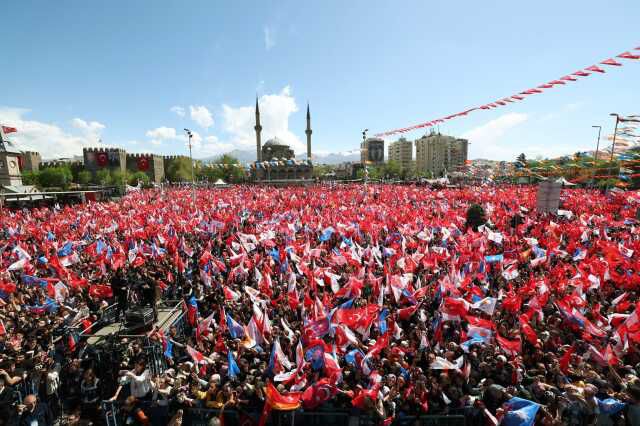 Cumhurbaşkanı Erdoğan'dan Mersin'de gövde gösterisi: Burada 80 bin kişi var, demek ki gümbür gümbür sandığa gidiyoruz