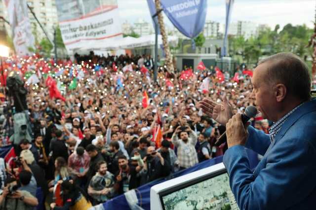 Cumhurbaşkanı Erdoğan'dan Mersin'de gövde gösterisi: Burada 80 bin kişi var, demek ki gümbür gümbür sandığa gidiyoruz