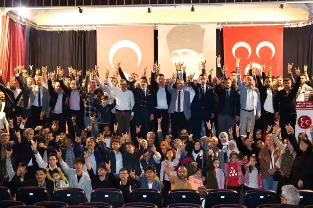 Denizli'de CHP ve İYİ Parti'den istifa eden 324 kişi MHP'ye katıldı