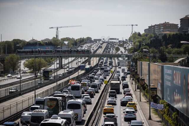 Cumhur İttifakı'nın İstanbul mitingi öncesi D-100'de yoğunluk