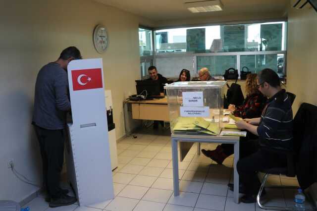 Yurt dışındaki vatandaşların oy verme işlemi rekor katılımla tamamlandı