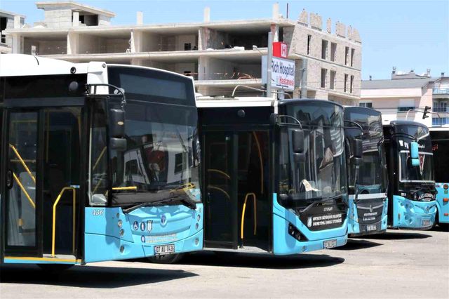 Turizm sezonunu açan Antalya'da toplu taşımada 17 bin TL maaşla şoför bulunamıyor