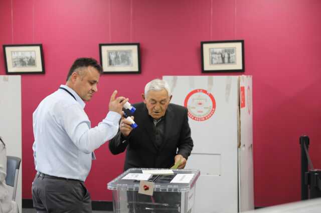 2. tur seçimine yurt dışında katılım oranı rekor kırdı! 1,7 milyon kişi oy kullandı