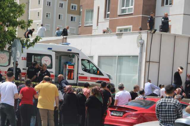 Balkondan düşen çocuğunu kurtarmaya çalışan anne ve 2 çocuğu hayatını kaybetti
