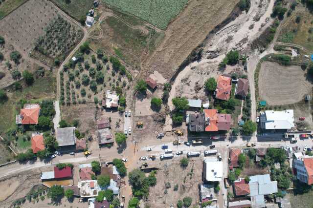 Denizli'de Sel Felaketi: Oteller Enkaz Yığınına Döndü, Ekipler Seferber Oldu
