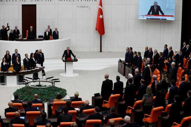 TBMM'de yemin eden Cumhurbaşkanı Erdoğan'ı muhalefet sıraları ne ayağa kalktı ne de alkışladı