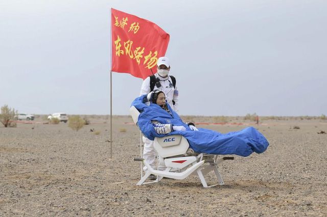 Çin'in Shenzhou-15 Astronotları Dünya'ya Güvenli Bir Şekilde Döndü