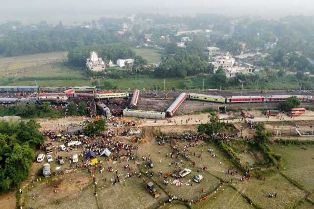Hindistan'daki tren kazasında can kaybı 294'e yükseldi