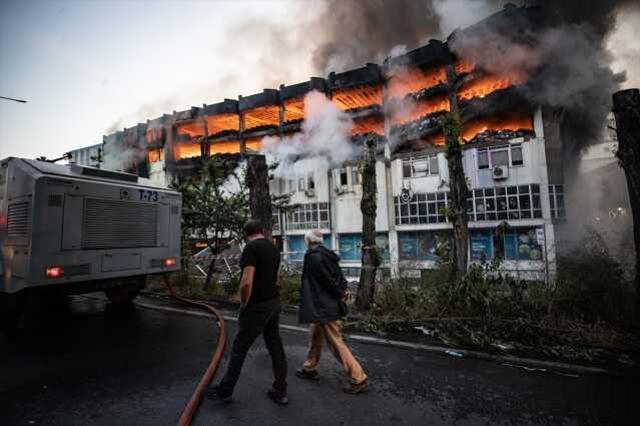 İstanbul Başakşehir'deki fabrikada yangın çıktı