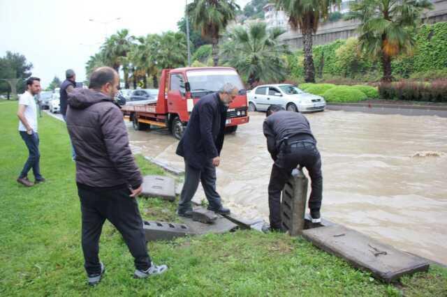 Selin vurduğu Samsun'da karayolu göle döndü! Belediye genel sekreteri dahil onlarca vatandaş yolda kaldı