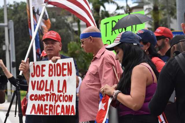 Trump, hakkındaki 'gizli belgeler' suçlaması için Miami'de mahkemeye geldi
